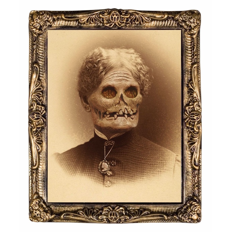 “Changing Portrait – Aunt Hazel” Halloween Decoration