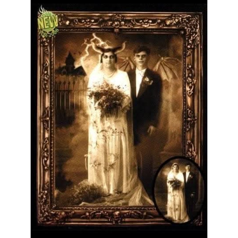 “Changing Portrait – Mr. and Mrs. Gruel” Hanging Halloween Decoration