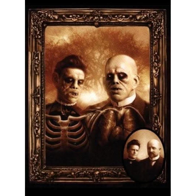 “Changing Portrait – Mr. and Mrs. Oldclot” Halloween Decoration