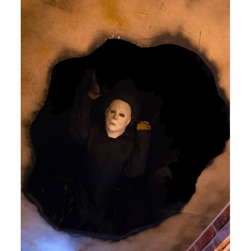 Killer Attic Attack Professional Halloween Animatronic